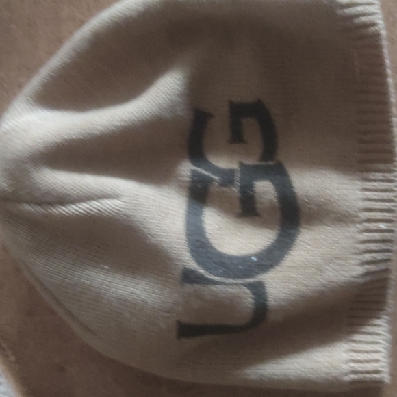 UGG new born set. Brand new in box - Picture 2 of 4